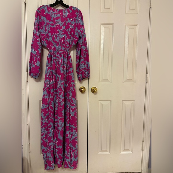 Meet me in Santorini cut out maxi dress. Size L/XL. TALL - Picture 3 of 8